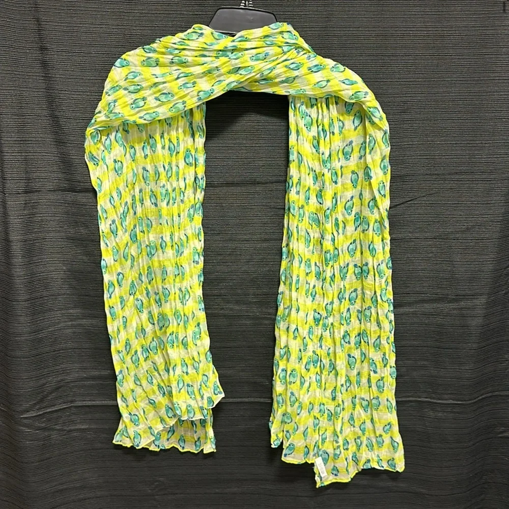 Loft scarf 100% polyester green/blue with parrots Size‎ 72 x 43 / Box 17-31